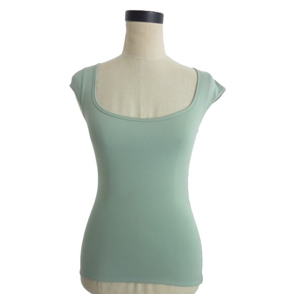 Aritzia Tops - Aritzia Contour Cap Sleeve Top S Scoop Quantum Green